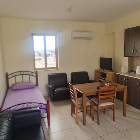 Apartament Top Floor 1 Bdrm Aprtrmnt Dromolaxia Zewnętrze zdjęcie