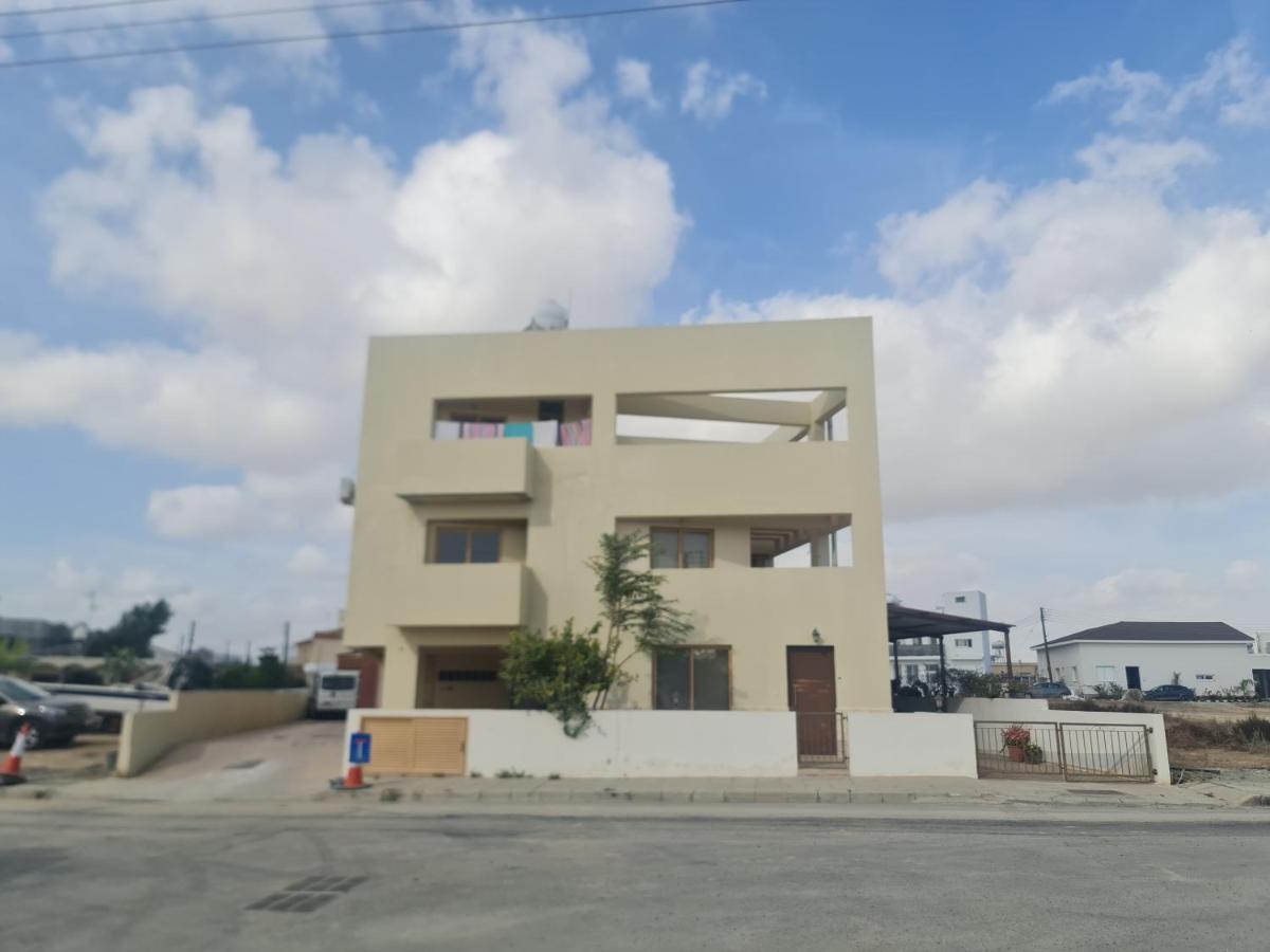 Apartament Top Floor 1 Bdrm Aprtrmnt Dromolaxia Zewnętrze zdjęcie
