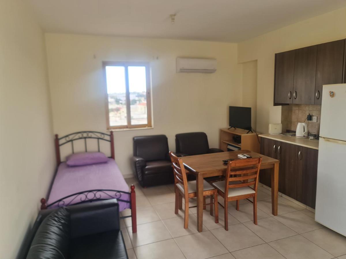Apartament Top Floor 1 Bdrm Aprtrmnt Dromolaxia Zewnętrze zdjęcie