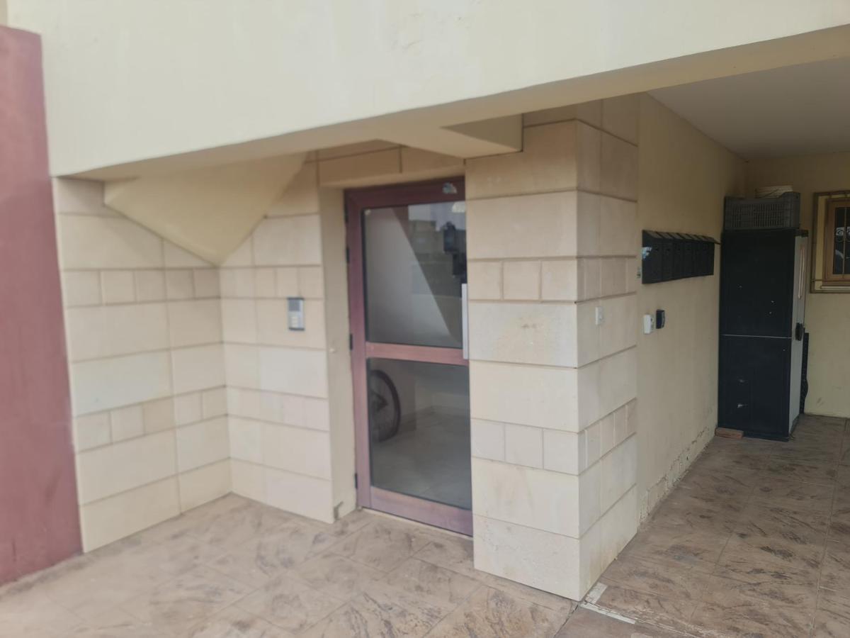 Apartament Top Floor 1 Bdrm Aprtrmnt Dromolaxia Zewnętrze zdjęcie